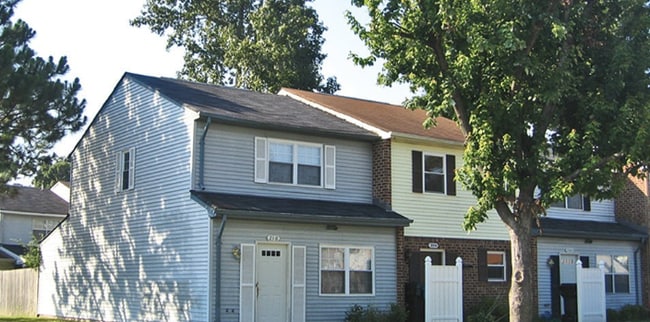 Washington Square Townhomes in Virginia Beach, VA - Building Photo - Building Photo