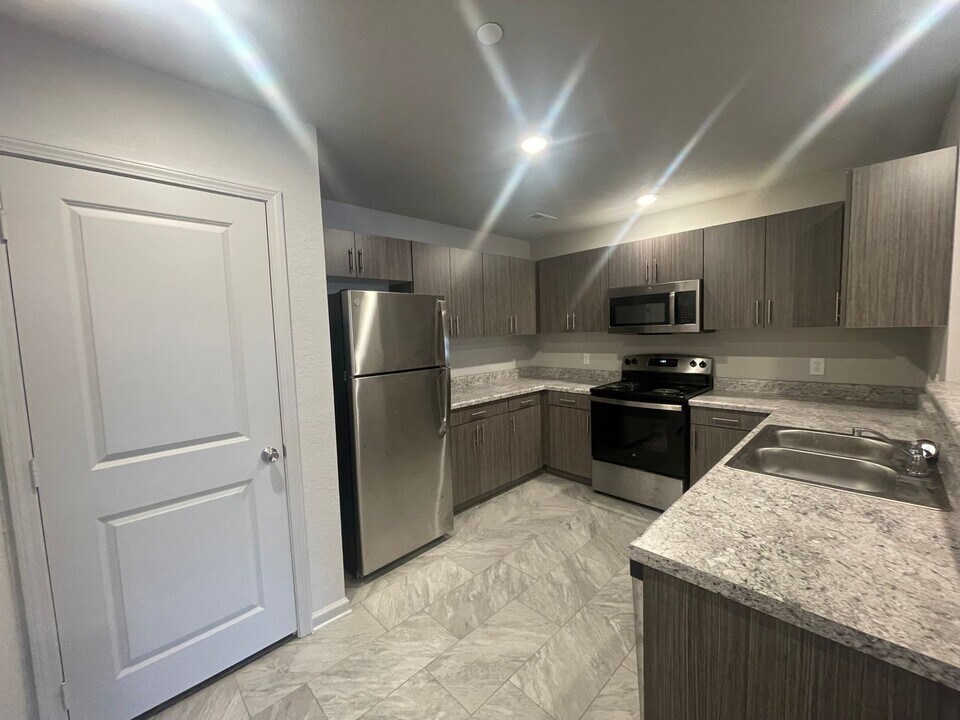 2/2 Apartment - Killen, AL in Killen, AL - Foto de edificio