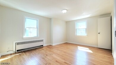 409 Market St in Elmwood Park, NJ - Building Photo - Building Photo