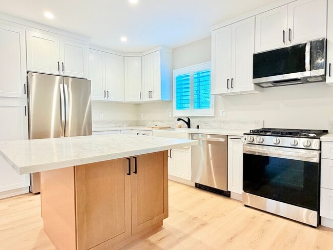 5602-5604 Verdura Ave in Lakewood, CA - Building Photo - Building Photo