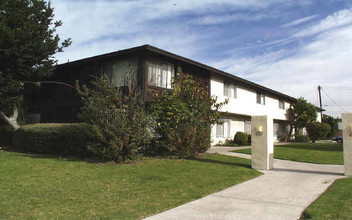 621-629 S Euclid Ave in Santa Ana, CA - Building Photo - Building Photo