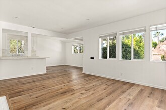 5840 Allott Ave in Van Nuys, CA - Foto de edificio - Building Photo