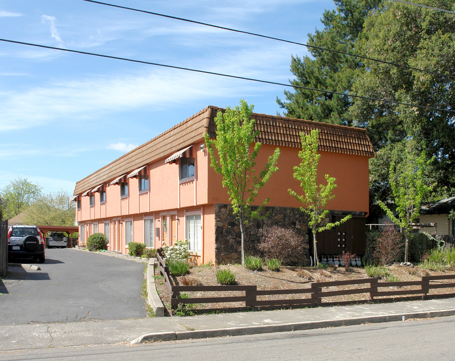 415 1st St in Healdsburg, CA - Building Photo