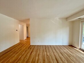 11925 Parklawn Dr in Rockville, MD - Building Photo - Building Photo