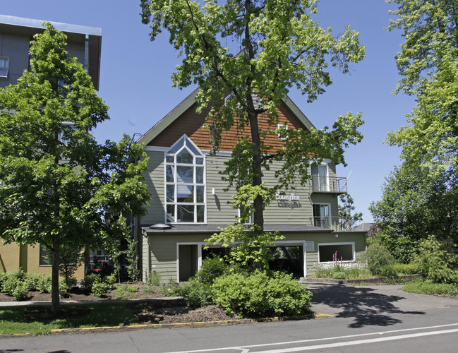 The Collegian in Eugene, OR - Building Photo - Building Photo