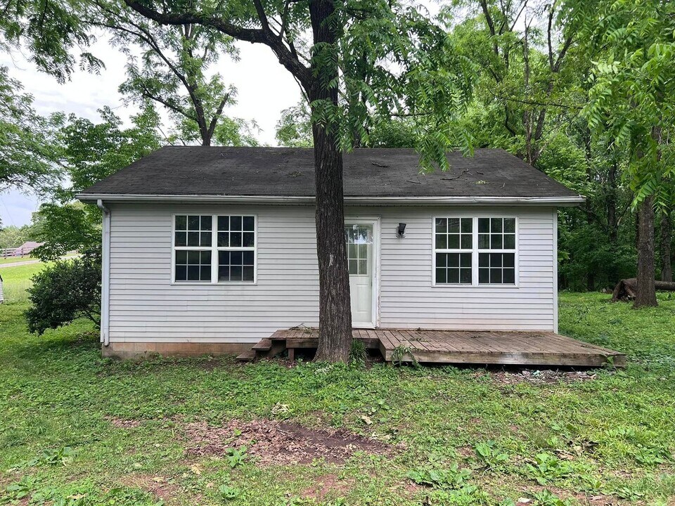 1982 Mt Lebanon Rd in Alvaton, KY - Building Photo