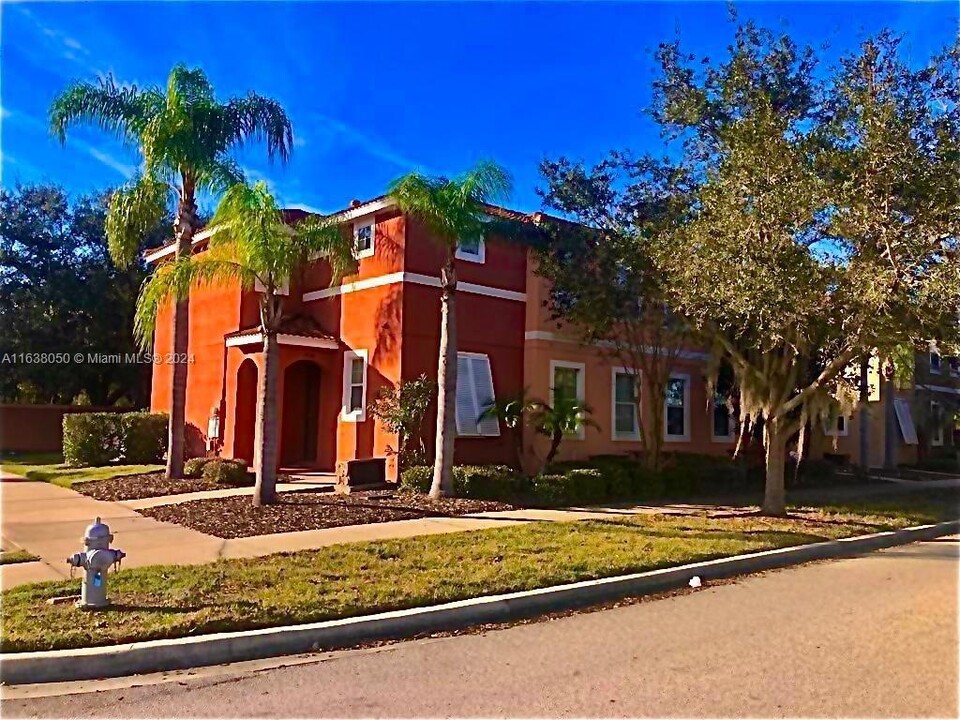 700 Las Fuentes Dr in Kissimmee, FL - Building Photo