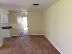 30 W Rhodes Dr in New Smyrna Beach, FL - Building Photo - Building Photo