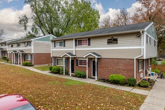 81-105 Overton Ave in Waterbury, CT - Foto de edificio - Building Photo