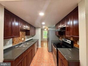 9004 Mulvaney Ct in Springfield, VA - Building Photo - Building Photo