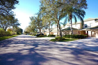 3505 Laurelgreens Ln S in Naples, FL - Building Photo - Building Photo