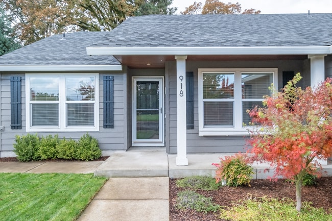 918 NE Oakmont Loop in Albany, OR - Foto de edificio - Building Photo
