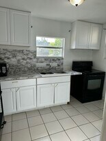1091 SW 51st Ave in Plantation, FL - Building Photo