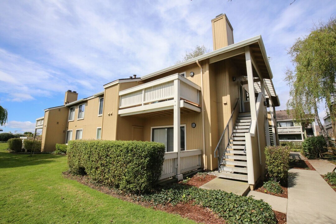 155 Schooner Ct in Richmond, CA - Building Photo