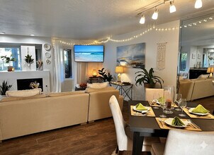 4010 Layang Layang Cir in Carlsbad, CA - Foto de edificio - Building Photo