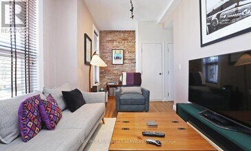 224 Jones Ave in Toronto, ON - Building Photo - Building Photo