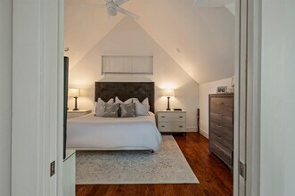 2812 Oak Springs Dr in Austin, TX - Building Photo - Building Photo