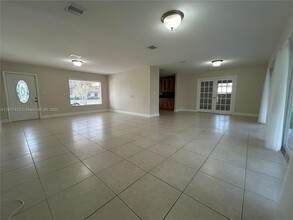 8791 SW 87th St in Miami, FL - Building Photo - Building Photo