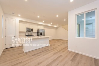 22831 E Stanford Ln in Aurora, CO - Building Photo - Building Photo