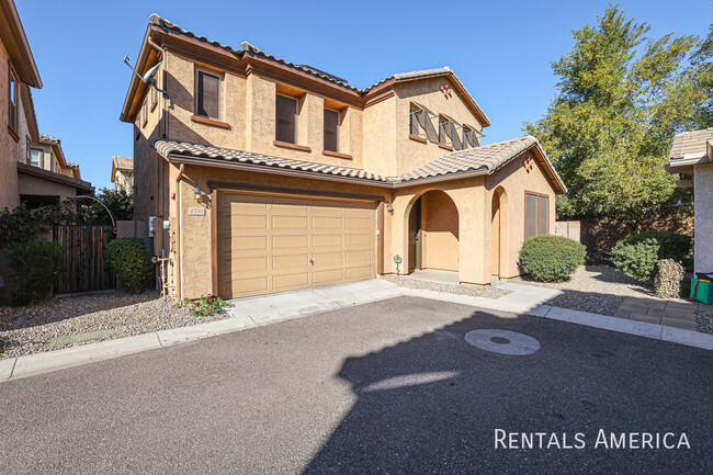 4730 E Tierra Buena Ln in Phoenix, AZ - Foto de edificio - Building Photo