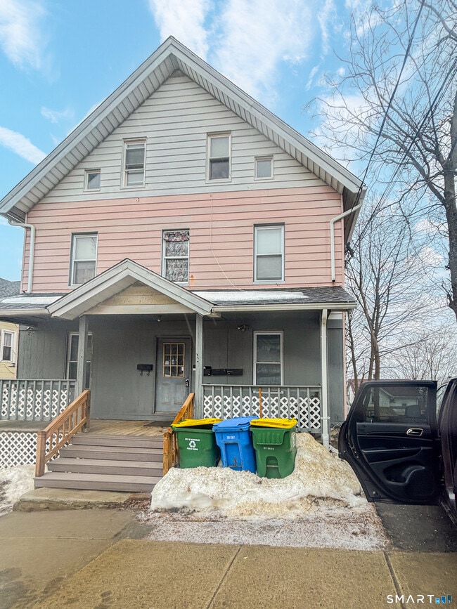 1235 Bank St in Waterbury, CT - Building Photo - Building Photo