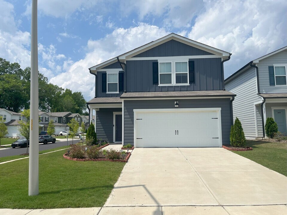 1501 Rhodes Pond St in Wendell, NC - Building Photo