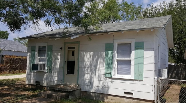 1512 Willow St in San Angelo, TX - Foto de edificio - Building Photo