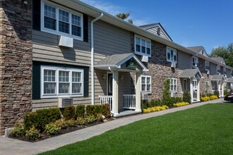 Fairfield Station At Deer Park in Deer Park, NY - Foto de edificio - Building Photo