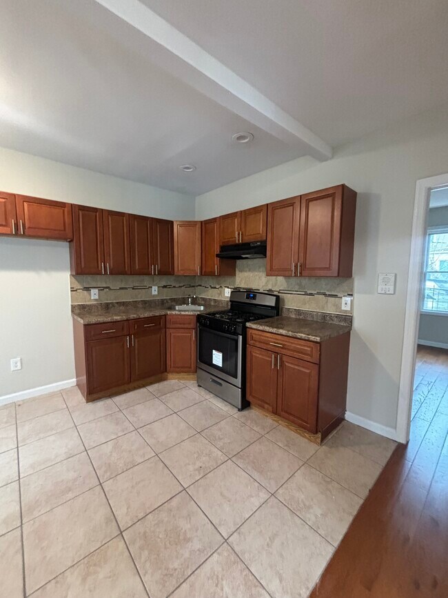 70 Summer Ave in Newark, NJ - Building Photo - Building Photo