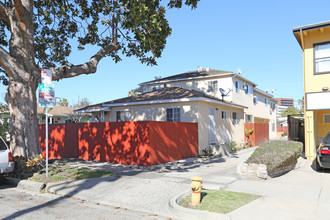 2256 S Carmelina Ave in Los Angeles, CA - Building Photo - Building Photo