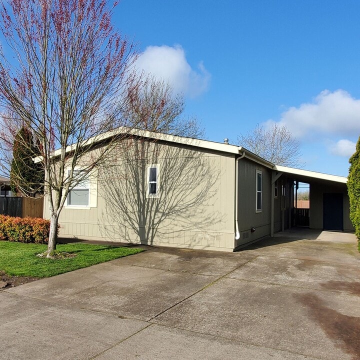 33170 Fuchsia Ln in Tangent, OR - Building Photo