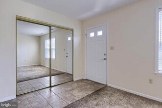 1902 Pin Oak Dr in York, PA - Building Photo - Building Photo