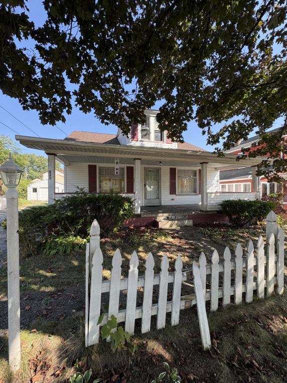 property at 826 Roxbury Ave