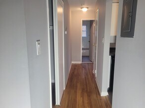 56 Manchester Ct, Unit Apt B in Freehold, NJ - Building Photo - Building Photo