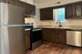 Stone Ridge Apartments in Roanoke, VA - Foto de edificio - Building Photo