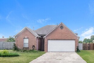 10267 Fox Hunt Dr in Olive Branch, MS - Building Photo