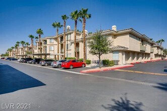 7131 S Durango Dr in Las Vegas, NV - Building Photo - Building Photo