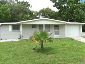 2 Esskay St in Beverly Hills, FL - Building Photo