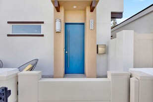 2352 E Poppy St in Long Beach, CA - Building Photo