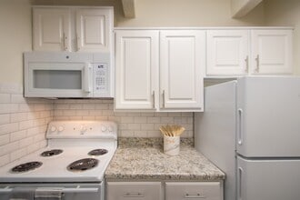 Harvard Square in Dallas, TX - Building Photo - Building Photo