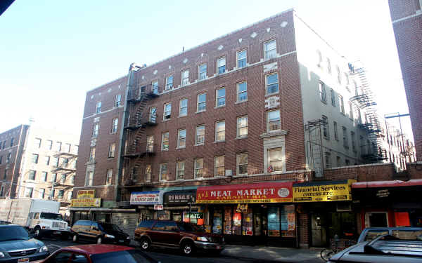 1427 Taylor Ave in Bronx, NY - Building Photo