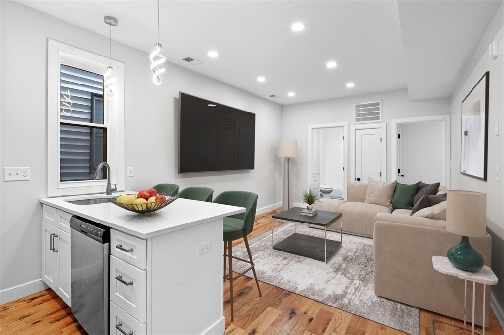 283 Chelsea St, Unit #2 in Boston, MA - Foto de edificio