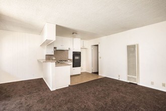 3366 Descanso Dr in Los Angeles, CA - Building Photo - Building Photo