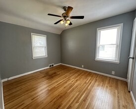 327 Sheridan Dr in Loves Park, IL - Building Photo - Building Photo