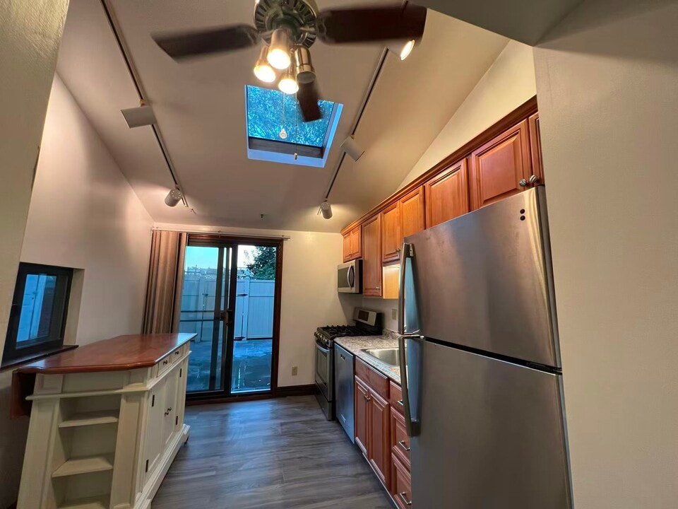 41 S 13th St in Pittsburgh, PA - Building Photo