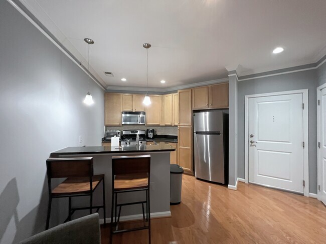 2655 Prosperity Ave, Unit 411 in Fairfax, VA - Foto de edificio - Building Photo