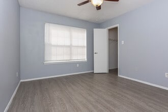 Radford Place Apartments in Irving, TX - Foto de edificio - Interior Photo