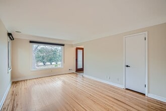 5633 Saint Croix Ave N in Minneapolis, MN - Foto de edificio - Building Photo