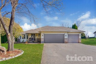 13850 Aster Ln in Rogers, MN - Building Photo