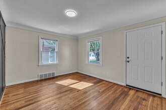 7991 Jackson St in Taylor, MI - Building Photo - Building Photo